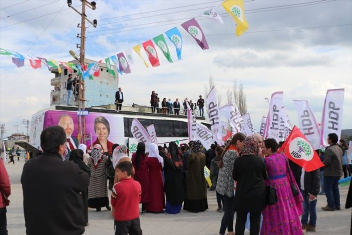 Pervin Buldan Diyarbakır'da boş sokaklara konuştu