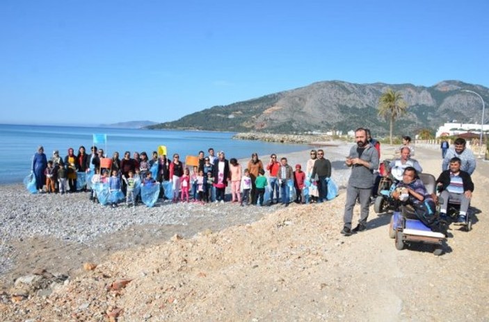 Ana sınıfı öğrencileri Bozyazı sahilini temizledi