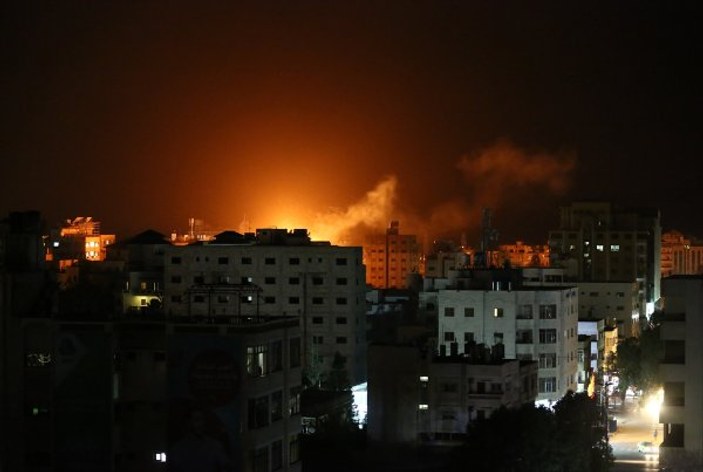 İsrail Gazze'yi bombalıyor