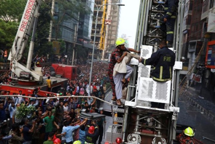 Bangladeş’te 22 katlı binada yangın: 5 ölü