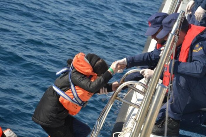 Kuşadası açıklarındaki 37 göçmen yakalandı