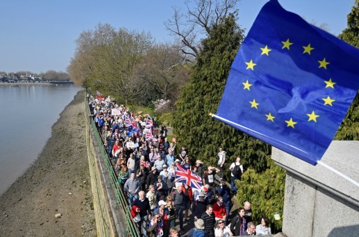 Londra'da Brexit karşıtları sokağa çıktı