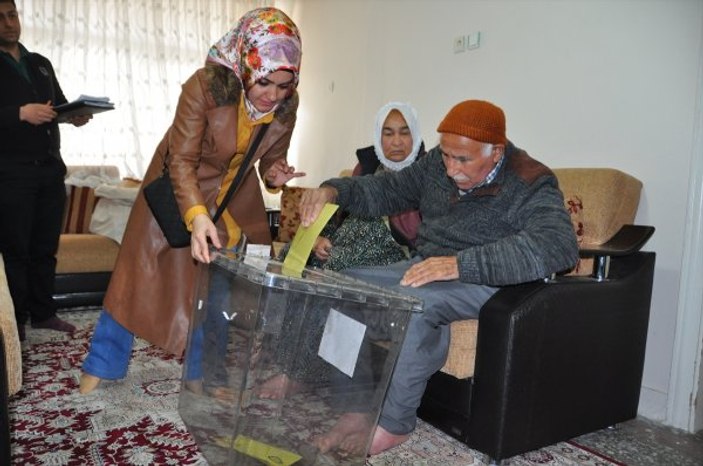 Hastalığı olanlar için seyyar sandık uygulaması