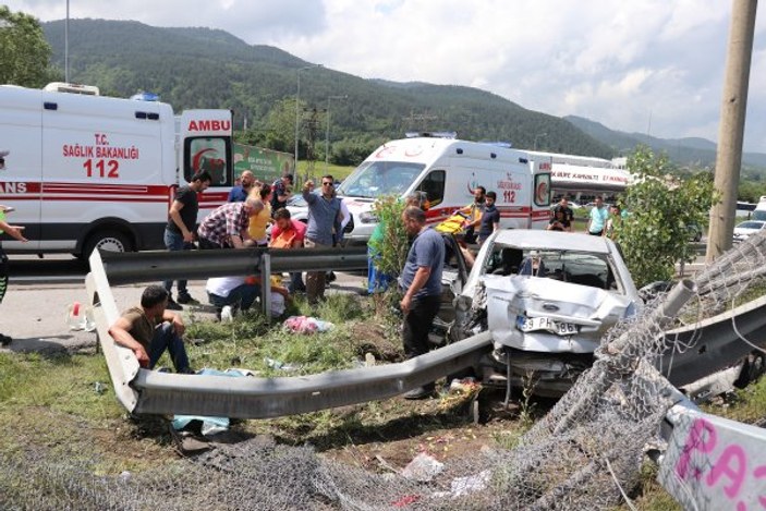 Bolu'da TEM otoyolunda kaza: 2 ölü, 5 yaralı
