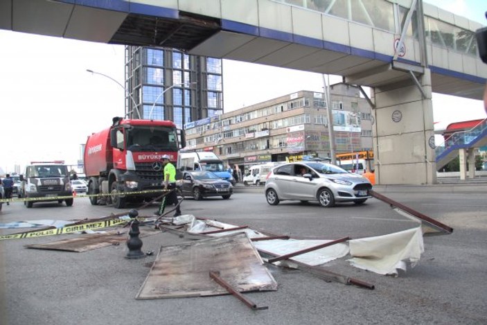 Ankara'da üst geçitten kopan parça kadının üstüne düştü