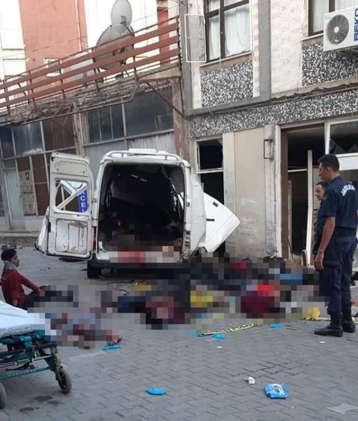 Edirne’de kaçak göçmenleri taşıyan araç kaza yaptı