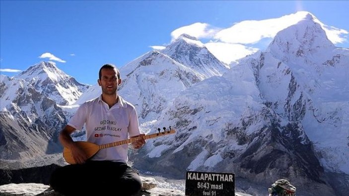 Karamanlı genç, Everest'te saz çaldı