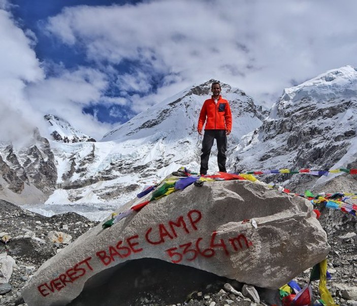 Karamanlı genç, Everest'te saz çaldı