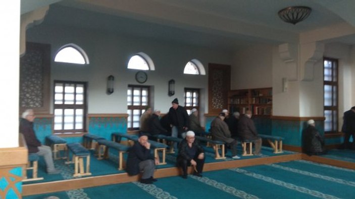 Camilerde kilise düzeni devam ediyor