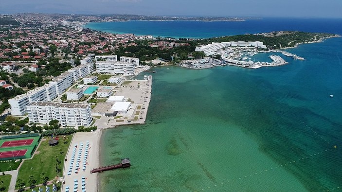 Çeşme'de atık su borusu patladı