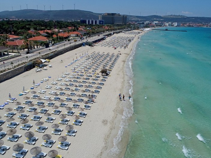 Çeşme'de atık su borusu patladı