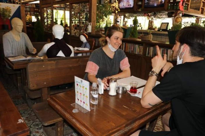 Eskişehir'de restoran sahibinden sosyal mesafe önlemi