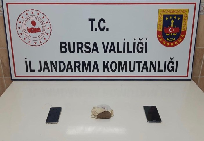 Bursa'da 500 gram esrar, lavaşın arasında çıktı
