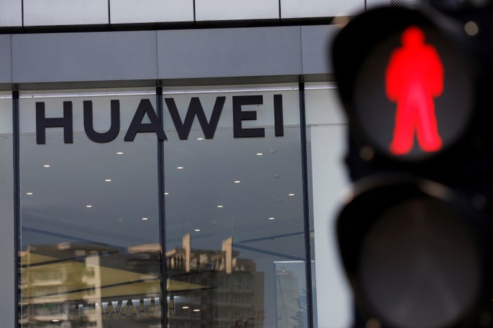 Çin, Huawei'yi yasaklayan İngiltere'ye tepkili