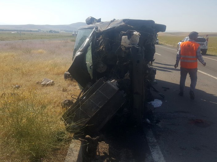 Ağrı'da feci kaza: 2'si çocuk 3 kişi hayatını kaybetti