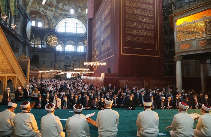 Tatar: Ayasofya'nın tekrar cami olması en doğalıydı