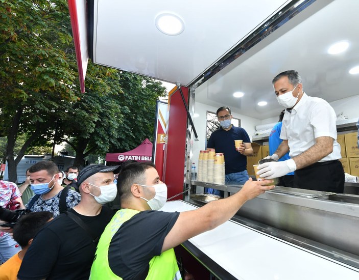 İstanbul Valisi Yerlikaya'dan, Ayasofya'da çorba ikramı