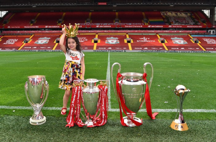 Salah, ailesiyle Anfield Stadyumu'nda