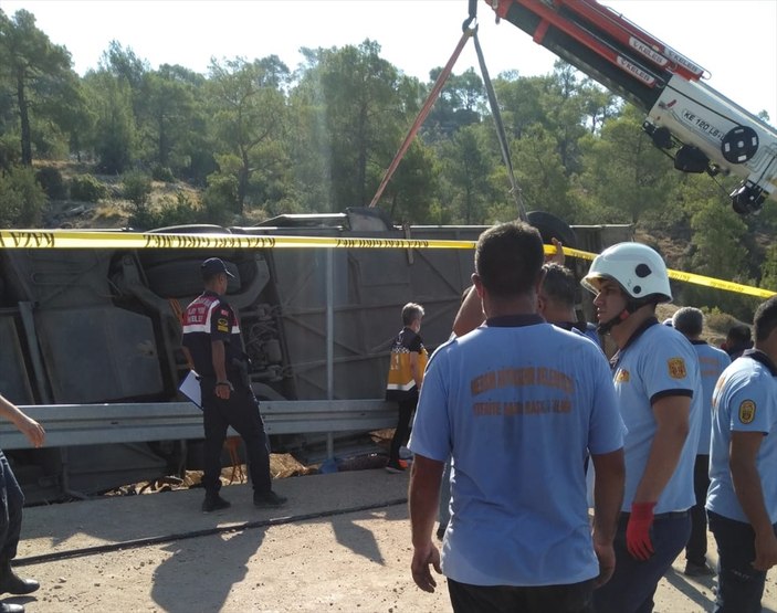 Mersin'de asker taşıyan otobüs devrildi: 4 şehit