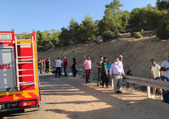 Mersin'de asker taşıyan otobüs devrildi: 4 şehit