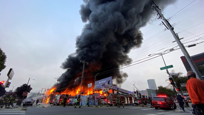 San Francisco’da büyük çaplı yangın
