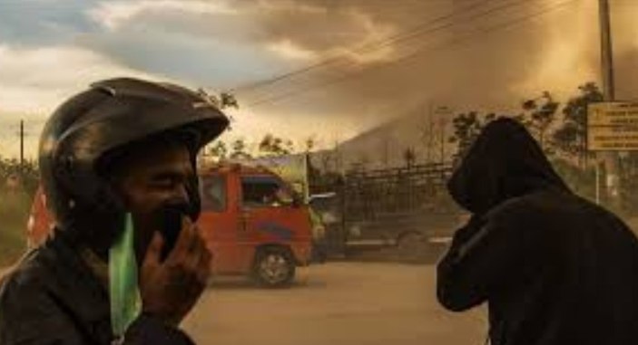 Endonezya'da Sinabung Yanardağı patladı