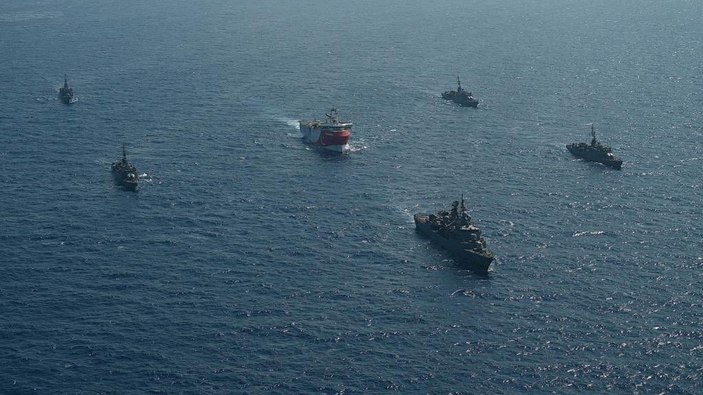 Macron: Türkiye petrol arama faaliyetini durdursun