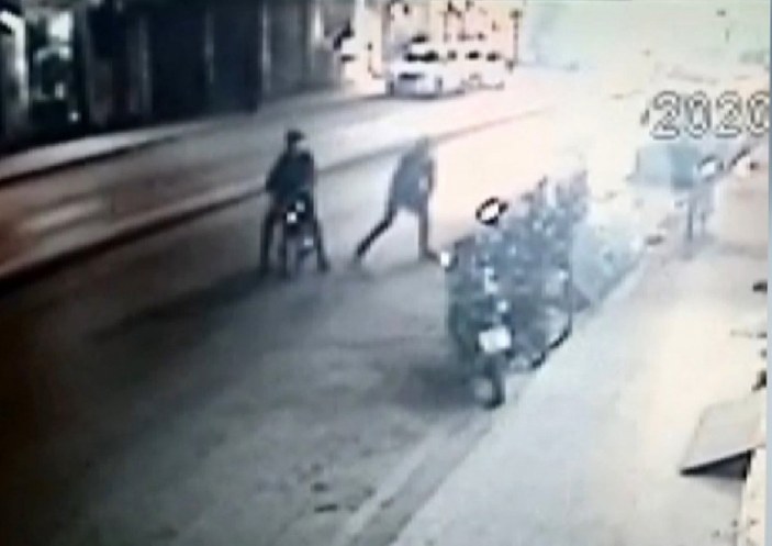 Konya'da elektrikli motosikleti gözler önünde çaldılar