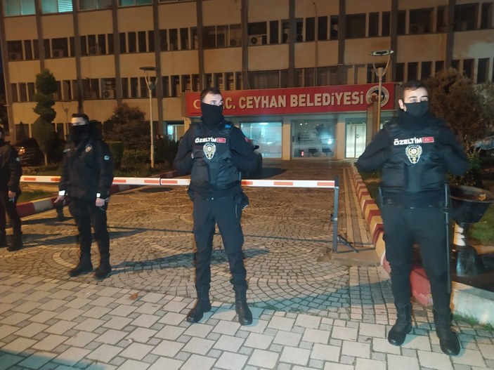 Adana'da CHP'li Ceyhan Belediyesi'ne rüşvet operasyonu