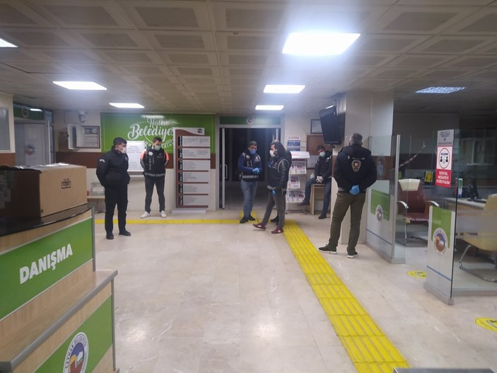 Adana'da CHP'li Ceyhan Belediyesi'ne rüşvet operasyonu