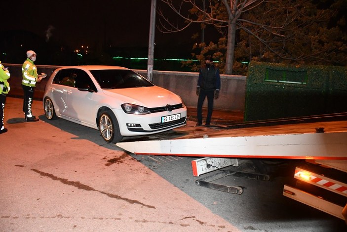 Aksaray'da yasağı delen sürücüler araçlarını bırakıp kaçtı