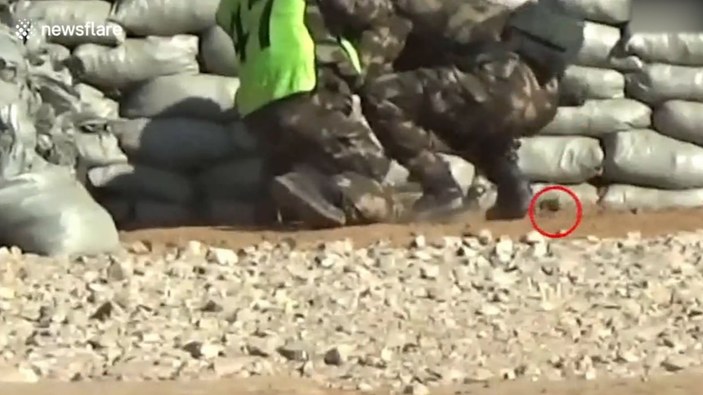 Çin'de asker, el bombasını kendi ayağına attı