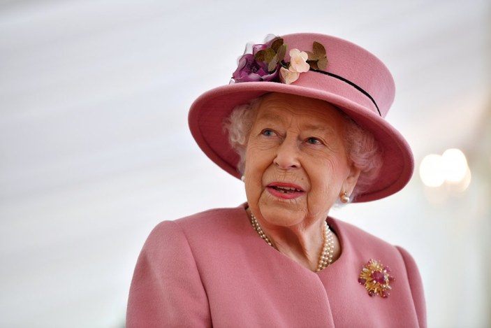 İngiltere Kraliçesi 2'nci Elizabeth, ulusa seslendi
