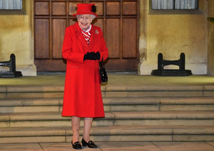 İngiltere Kraliçesi 2'nci Elizabeth, ulusa seslendi