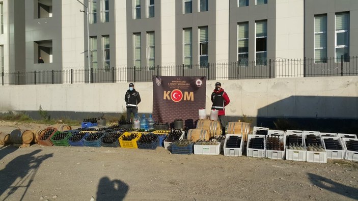 Bursa’da yılbaşı gecesi öncesi 10 ton sahte içki ele geçirildi