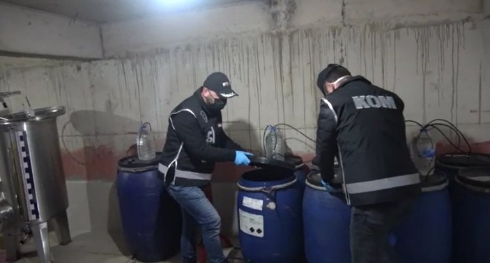 Bursa’da yılbaşı gecesi öncesi 10 ton sahte içki ele geçirildi