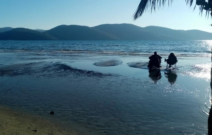 Akyaka'da deniz çekildi