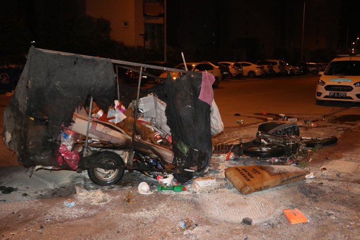 Antalya'da hurda toplayan Suriyeli genci darbettiler