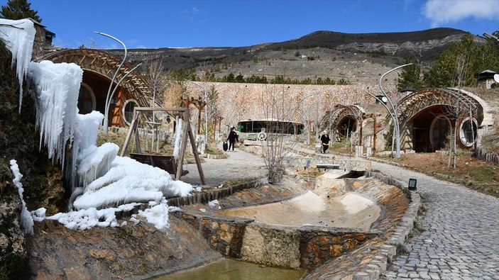 Hobbit Evleri ilgi çekmeye devam ediyor