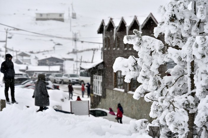 Zigana'da kar keyfi devam ediyor