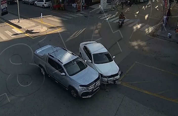 Aksaray'da 2 ayrı trafik kazası kamerada