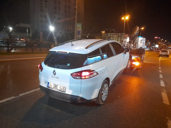 Beşiktaş'ta yolun karşısına geçmek istedi, otomobil çarptı