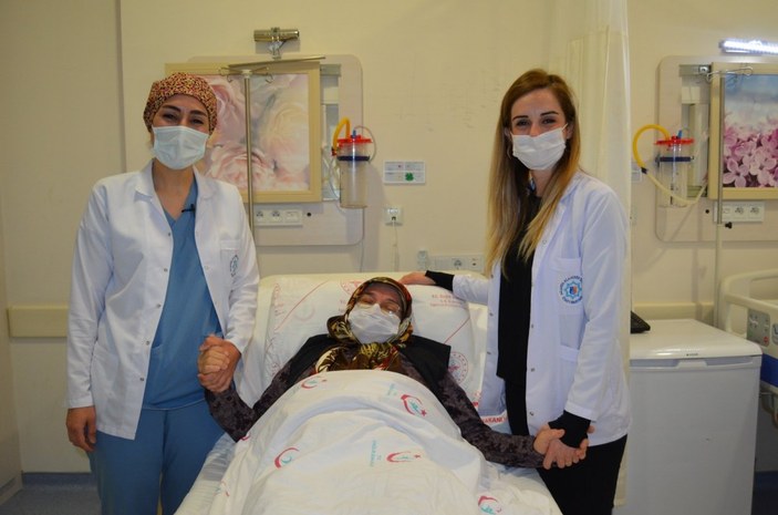 Antalya'da karın ağrısıyla hastaneye gitti, 20 kiloluk kitle çıkarıldı