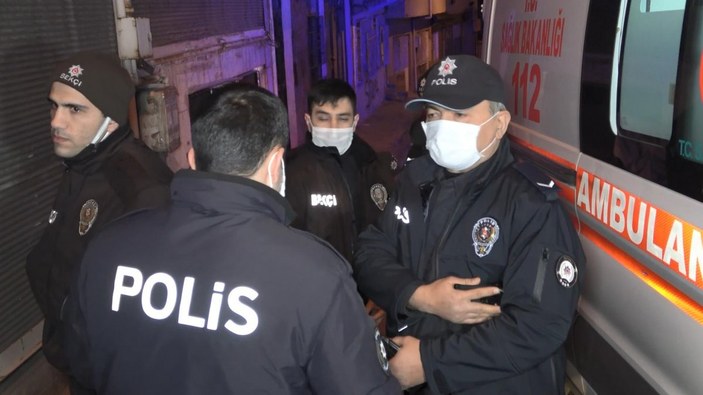 Bursa'da kısıtlamayı ihlal eden kadın sürücü, bekçiye çarptı