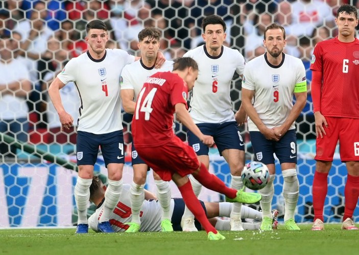 Danimarkalı Mikkel Damsgaard'dan İngiltere'ye harika frikik golü