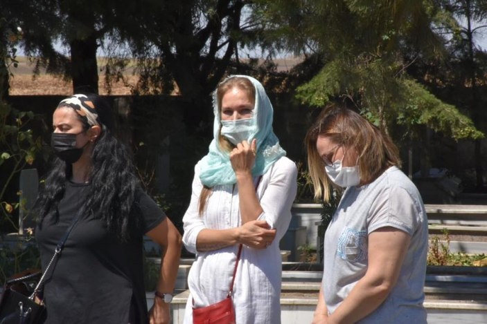 Aşı olmayı reddeden gazeteci hayatını kaybetti