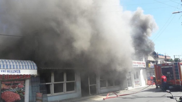 Mersin'de iki iş yeri alev alev yandı