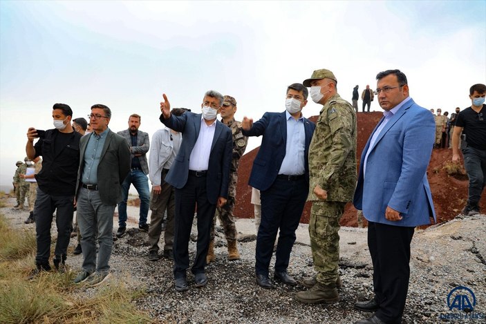 Türkiye-İran sırında duvar örme çalışmaları devam ediyor