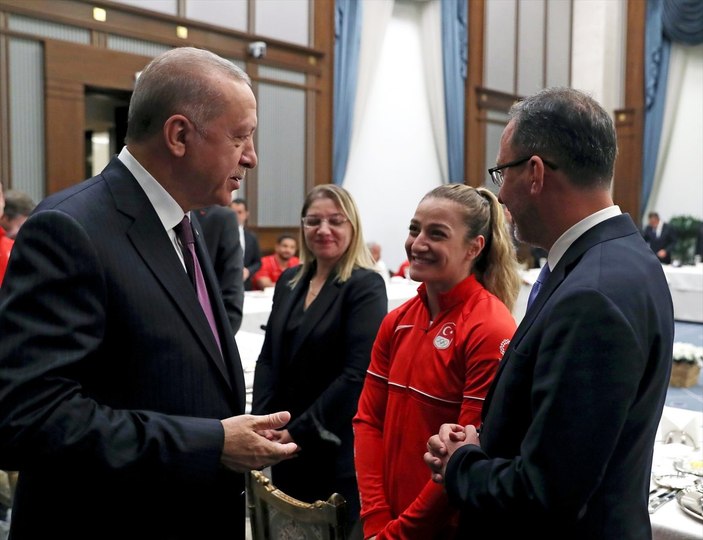 Cumhurbaşkanı Erdoğan, milli sporcularla bir araya geldi