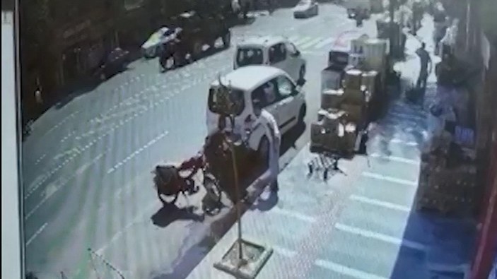 Şanlıurfa’da hareket eden bebek arabasını yakaladı